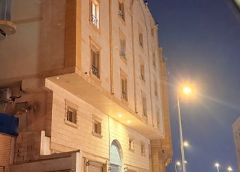 شقة بصالة مريحة ودخول ذاتي 