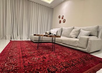 شقة بصالة أنيقة ودخول ذاتي 