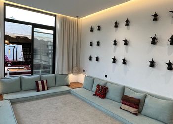 شاليه بمجلسين وألعاب اطفال 