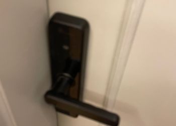 استديو بسرير ماستر وجلسة جانبية 