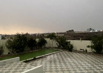 شالية بمجلس ومسبح داخلي