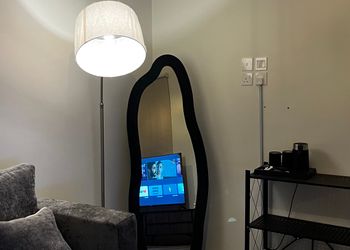 استديو بأثاث مريح وبسيط 