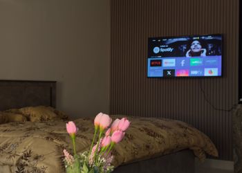 استديو بسرير ماستر وجلسة مريحة 