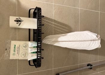 استديو بأثاث مريح وبسيط 