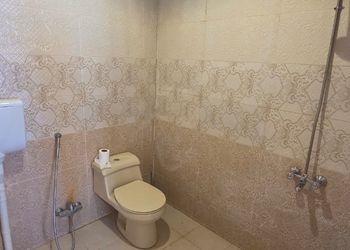 شاليه بمسطح اخضر وألعاب مائية 