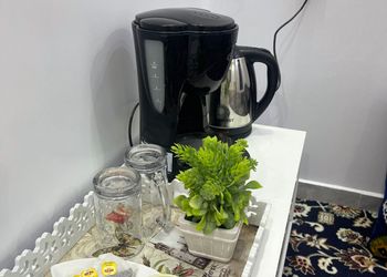 استديو بأثاث مريح وبسيط 
