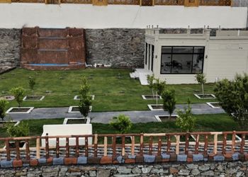 كوخ بمرافق خارجية مشتركة 