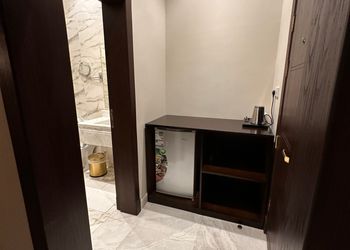 استديو بسرير ماستر وأثاث مريح 