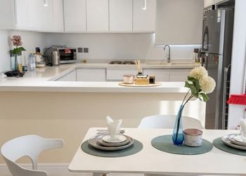 استديو بسرير ماستر وجلسة جانبية 