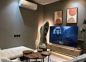 شقة بدخول ذاتي وتصميم هادئ