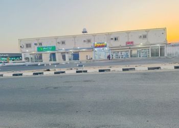 استديو بأثاث بسيط ومريح 