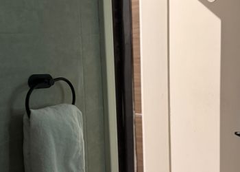 استديو أنيق بسرير ماستر وجلسة جانبية 