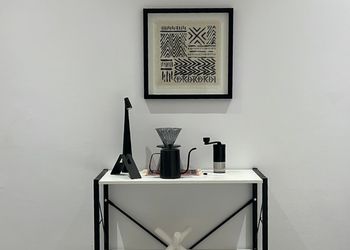 استديو بتصميم هادئ وسرير مريح 