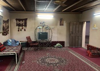 استراحة بمجلس وفناء خارجي