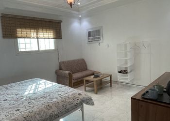 استديو بسرير ماستر وجلسة 