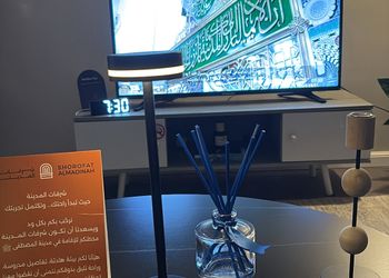 شقة بصالة مريحة وغرفة نوم 