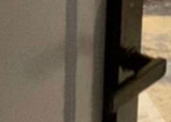 شقة بصالة أنيقة ودخول ذاتي
