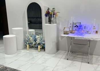 استراحة بمجلس وفناء خارجي 