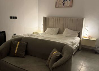 استديو هادئ بدخول ذاتي 