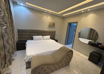استراحه بمسطحات خضراء وغرف نوم