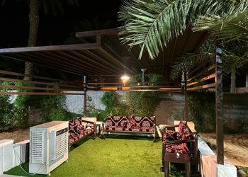 استراحة بمسطح اخضر وجلسه خارجيه