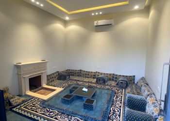 شاليه بمسطح اخضر ومسبح