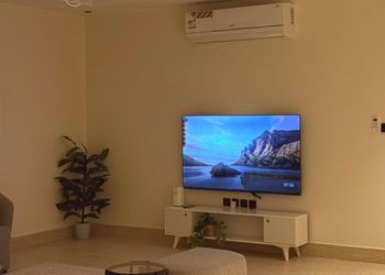شقة بغرفة معيشة وغرفتين نوم 