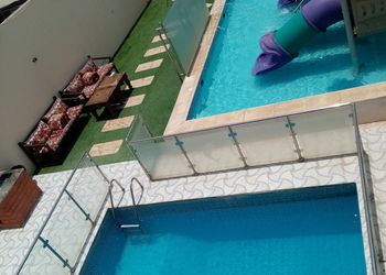 شاليه بالعاب مائية و مسطح اخضر