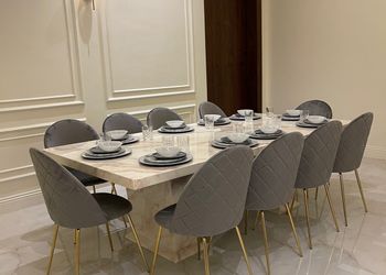 شاليه بمسطح اخضر وجلسة خارجية 