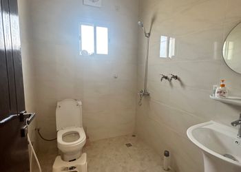 استراحة بجلسة خارجية ومسبح خارجي