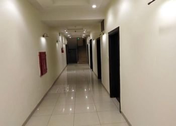 شقة بغرفة معيشة وغرفة نوم 