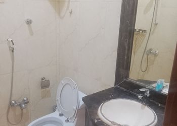 شقة بغرفة معيشة وغرفة نوم 