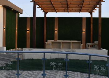 شاليه بمسطح اخضر وجلسة خارجية 