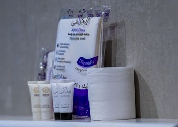 شقة غرفتين نوم وسينما ببرج سكني