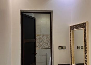 شاليه بجلسة خارجية ومسبح 