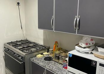 استراحة بجلسة خارجية ومسطح اخضر