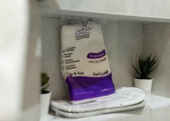 شقة بغرفة معيشة وغرفتين نوم 