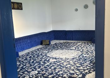 شاليه بجلسة خارجية وألعاب أطفال