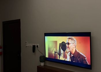 استديو بأثاث مريح وبسيط 
