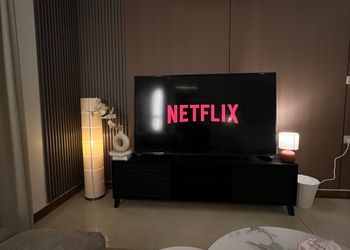 استديو بسرير ماستر وجلسة جانبية 