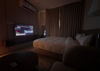 استديو بسرير ماستر وجلسة جانبية