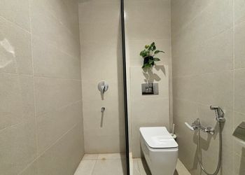 شاليه بمسطح اخضر ومسبح 