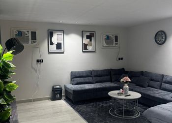 استديو بدخول ذاتي 