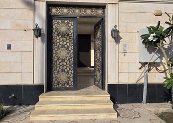 استديو بسرير ماستر وجلسة 