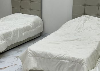 شقة بثلاث غرف نوم وصالة جلوس