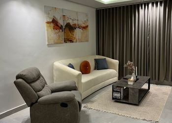 شقة بتصميم أنيق وغرفة نوم  