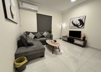 شقة بغرفة معيشة وغرفة نوم 