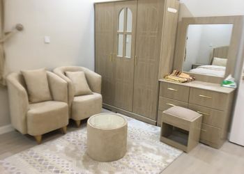 استديو بأثاث مريح وبسيط 