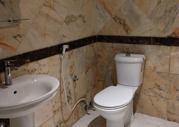استديو بأثاث مريح وبسيط 