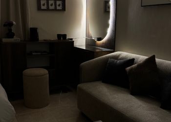 استديو بسرير ماستر وجلسة جانبية
